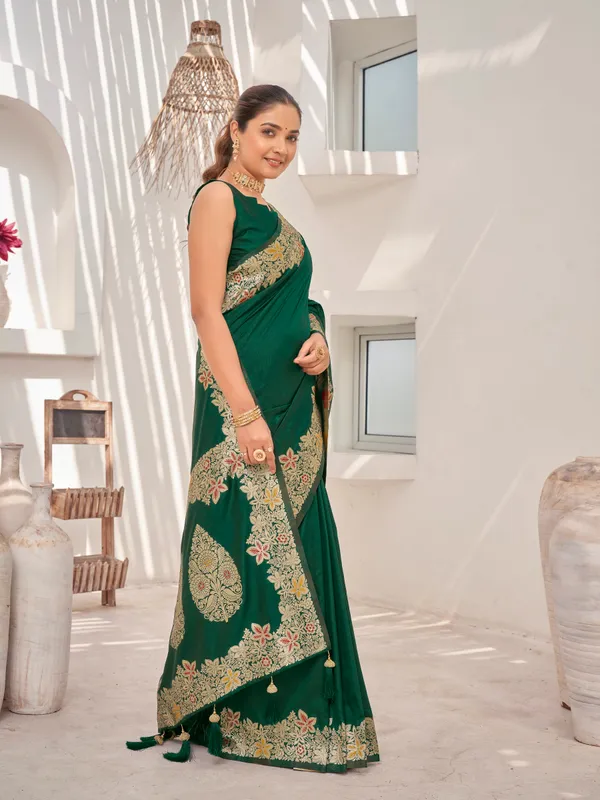 Manohari_Womens_Trendy_Banarasi_Soft_Silk_Woven_Green_Saree_With_Heavy_Jacquard_Work_Saree_With_Green_Blouse_Piece