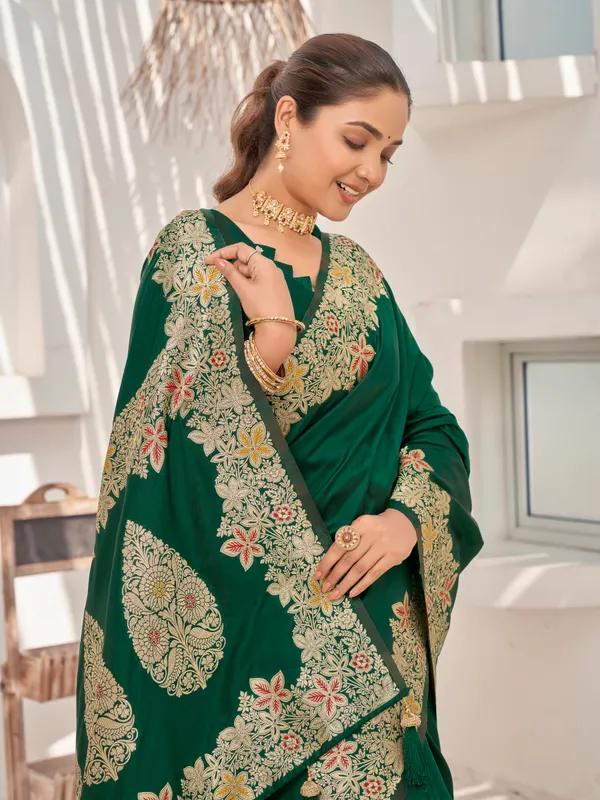 Manohari_Womens_Trendy_Banarasi_Soft_Silk_Woven_Green_Saree_With_Heavy_Jacquard_Work_Saree_With_Green_Blouse_Piece