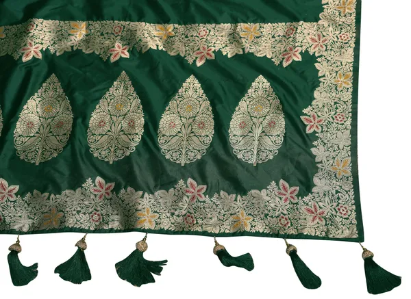 Manohari_Womens_Trendy_Banarasi_Soft_Silk_Woven_Green_Saree_With_Heavy_Jacquard_Work_Saree_With_Green_Blouse_Piece