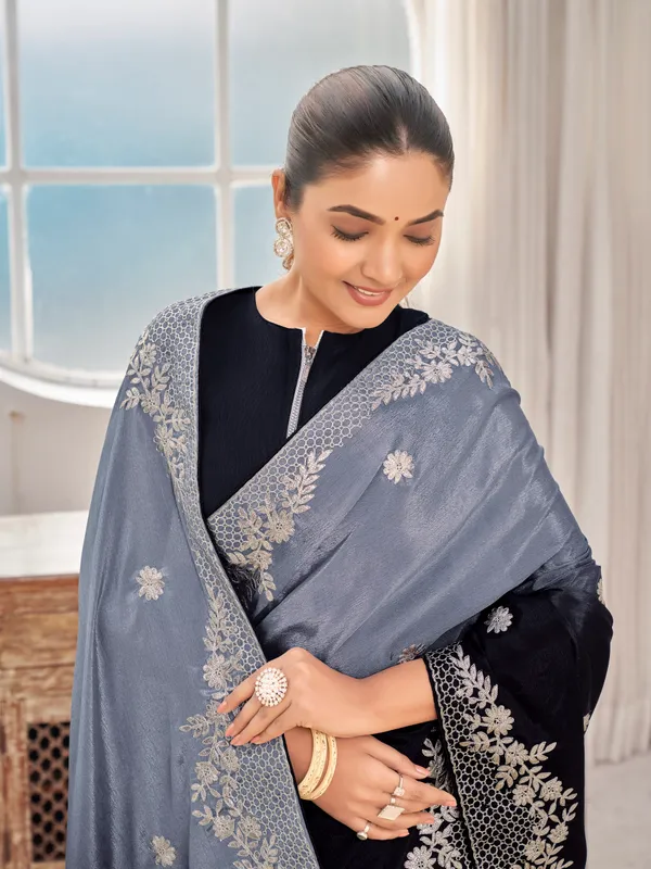 Manohari_Womens_Heavy_Embroidered_Moss_Chiffon_Dual_Tone_Black_And_Grey_Color_Padding_Saree_For_Women_|_Ethnic_Wedding_Wear_Saree_With_Blouse_Piece_|_Party_Wear_Dual_Color_Saree
