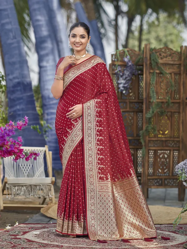 Manohari_Womens_Most_Trendy_Banarasi_Satin_Silk_Woven_Red_Saree_With_Heavy_Jacquard_Work_Saree_With_Blouse_Piece