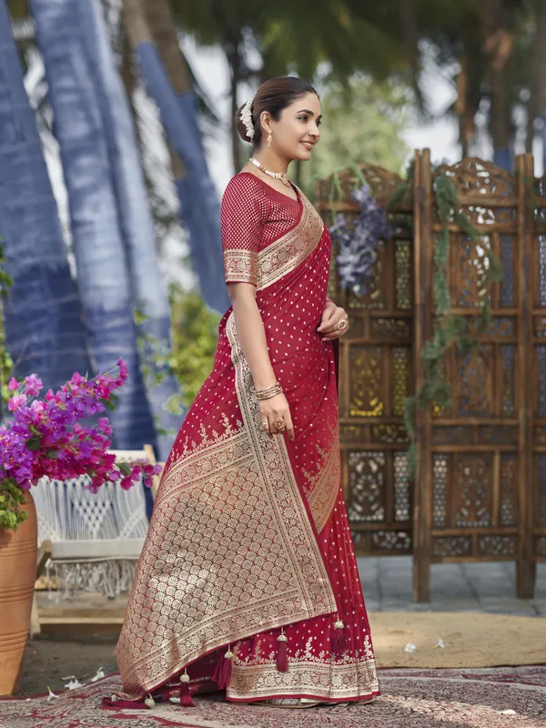 Manohari_Womens_Most_Trendy_Banarasi_Satin_Silk_Woven_Red_Saree_With_Heavy_Jacquard_Work_Saree_With_Blouse_Piece