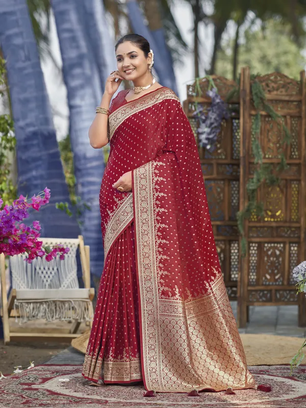 Manohari_Womens_Most_Trendy_Banarasi_Satin_Silk_Woven_Red_Saree_With_Heavy_Jacquard_Work_Saree_With_Blouse_Piece