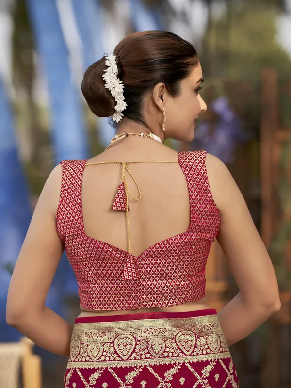 Manohari_Womens_Most_Trendy_Banarasi_Satin_Silk_Woven_Red_Saree_With_Heavy_Jacquard_Work_Saree_With_Blouse_Piece