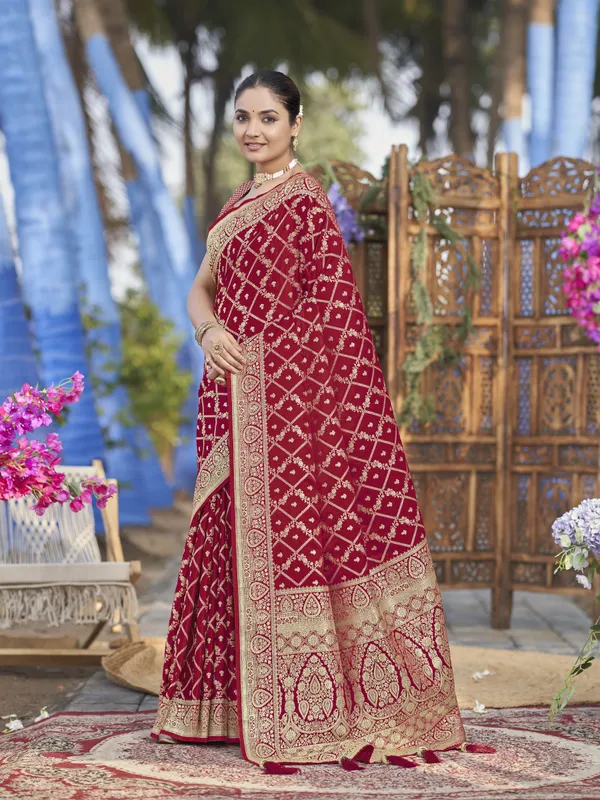Manohari_Womens_Most_Trendy_Banarasi_Satin_Silk_Woven_Red_Saree_With_Heavy_Jacquard_Work_Saree_With_Blouse_Piece