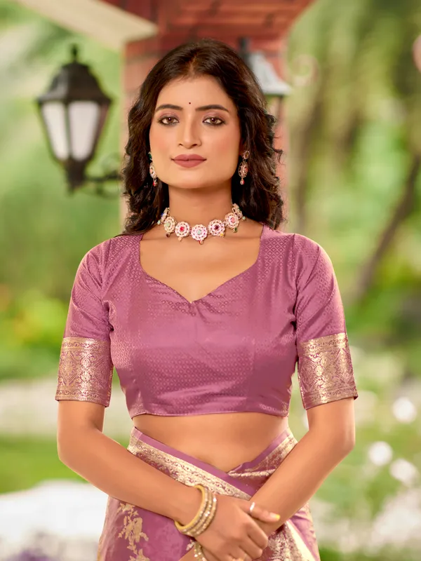 Manohari_Womens_Most_Trendy_Banarasi_Satin_Silk_Woven_Rose_Pink_Saree_With_Heavy_Jacquard_Work_Saree_With_Blouse_Piece