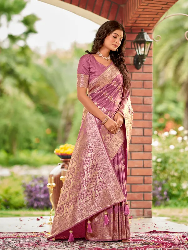 Manohari_Womens_Most_Trendy_Banarasi_Satin_Silk_Woven_Rose_Pink_Saree_With_Heavy_Jacquard_Work_Saree_With_Blouse_Piece