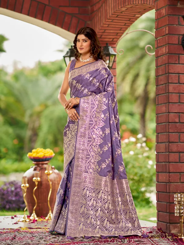Manohari_Womens_Most_Trendy_Banarasi_Satin_Silk_Woven_Lavender_Purple_Saree_With_Heavy_Jacquard_Work_Saree_With_Blouse_Piece