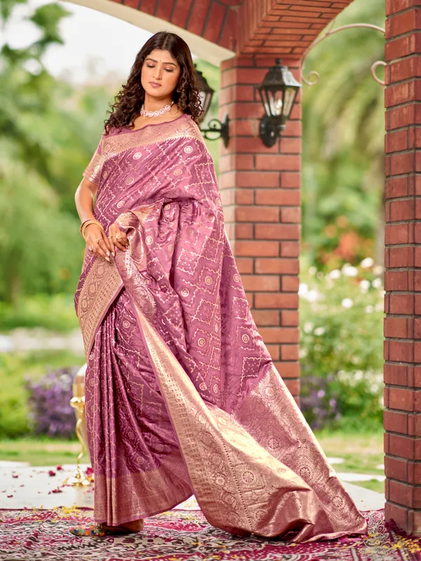 Manohari_Womens_Most_Trendy_Banarasi_Satin_Silk_Woven_Rose_Pink_Saree_With_Heavy_Jacquard_Work_Saree_With_Blouse_Piece