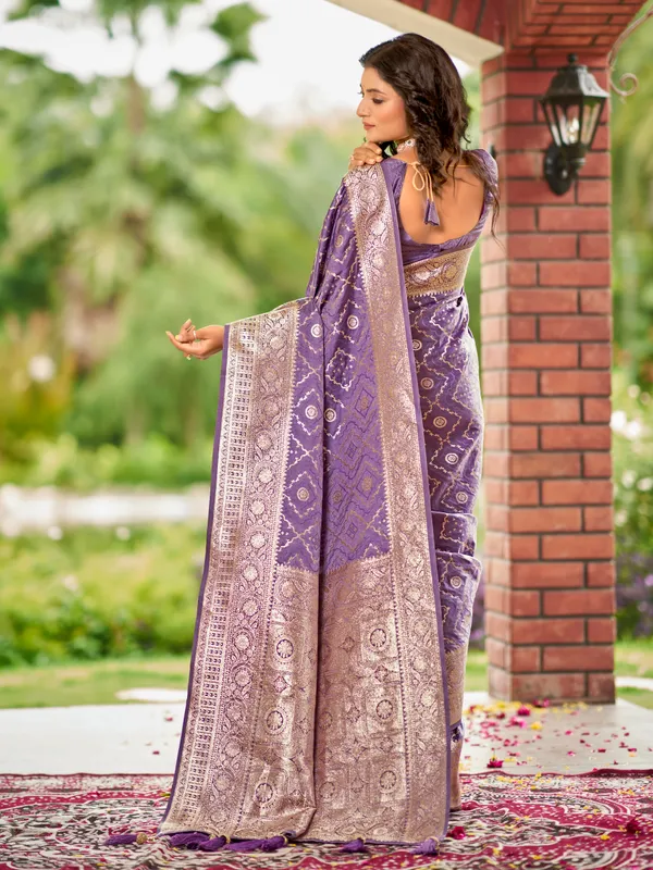 Manohari_Womens_Most_Trendy_Banarasi_Satin_Silk_Woven_Lavender_Purple_Saree_With_Heavy_Jacquard_Work_Saree_With_Blouse_Piece