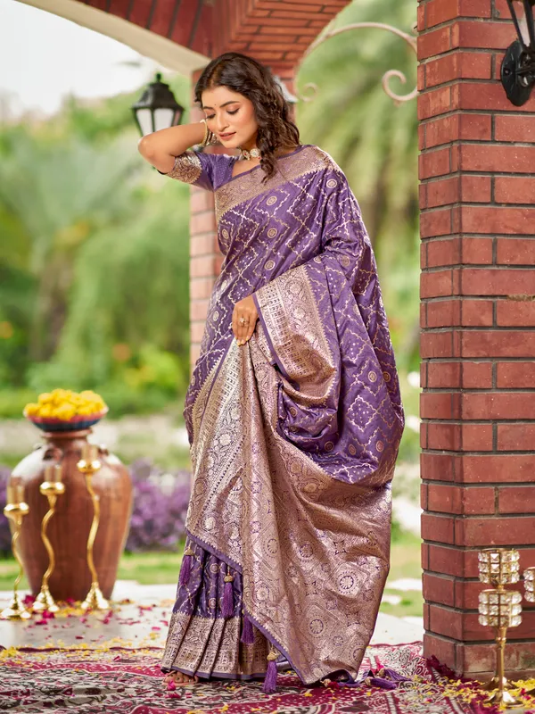 Manohari_Womens_Most_Trendy_Banarasi_Satin_Silk_Woven_Lavender_Purple_Saree_With_Heavy_Jacquard_Work_Saree_With_Blouse_Piece