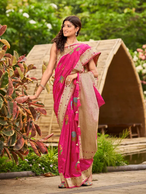 Manohari_Womens_Most_Trendy_Banarasi_Satin_Silk_Woven_Lemonade_Pink_Colorful_Flower_Pattern_Saree_With_Heavy_Jacquard_Work_Saree_With_Blouse_Piece