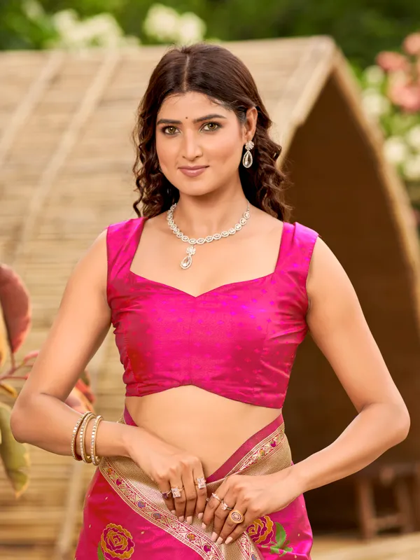 Manohari_Womens_Most_Trendy_Banarasi_Satin_Silk_Woven_Lemonade_Pink_Colorful_Flower_Pattern_Saree_With_Heavy_Jacquard_Work_Saree_With_Blouse_Piece