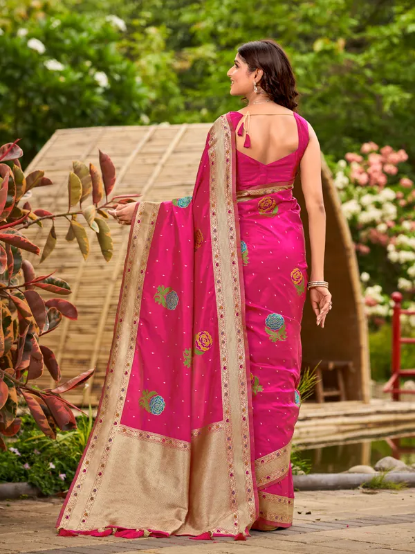 Manohari_Womens_Most_Trendy_Banarasi_Satin_Silk_Woven_Lemonade_Pink_Colorful_Flower_Pattern_Saree_With_Heavy_Jacquard_Work_Saree_With_Blouse_Piece