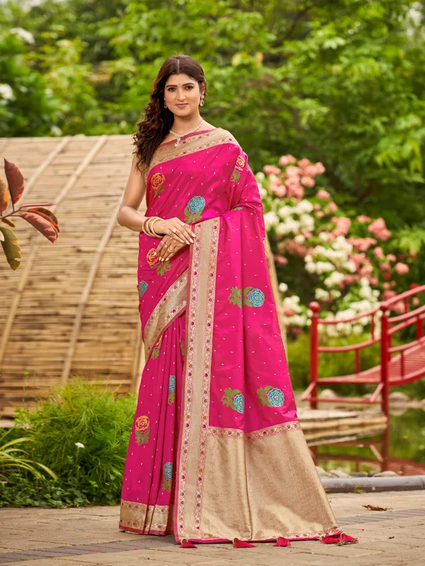 Manohari_Womens_Most_Trendy_Banarasi_Satin_Silk_Woven_Lemonade_Pink_Colorful_Flower_Pattern_Saree_With_Heavy_Jacquard_Work_Saree_With_Blouse_Piece