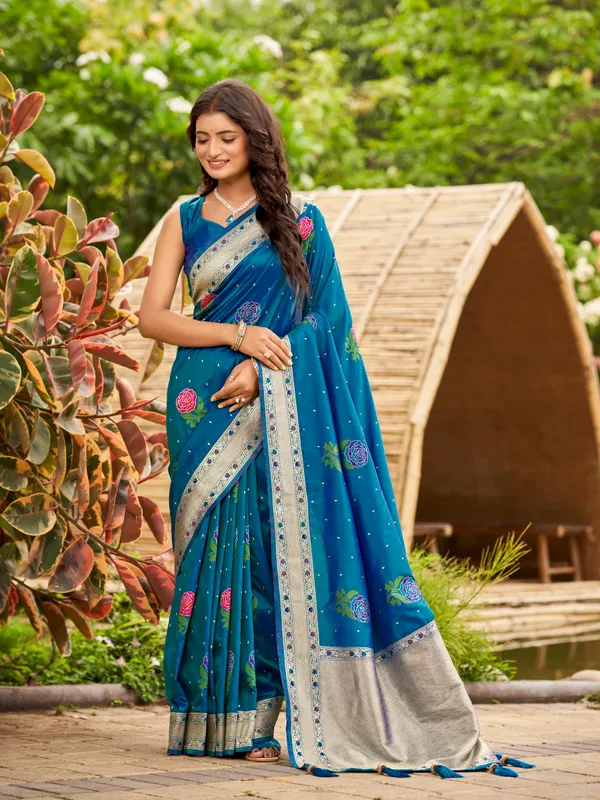 Manohari_Womens_Most_Trendy_Banarasi_Satin_Silk_Woven_Peacock_Blue_Colorful_Flower_Pattern_Saree_With_Heavy_Jacquard_Work_Saree_With_Blouse_Piece