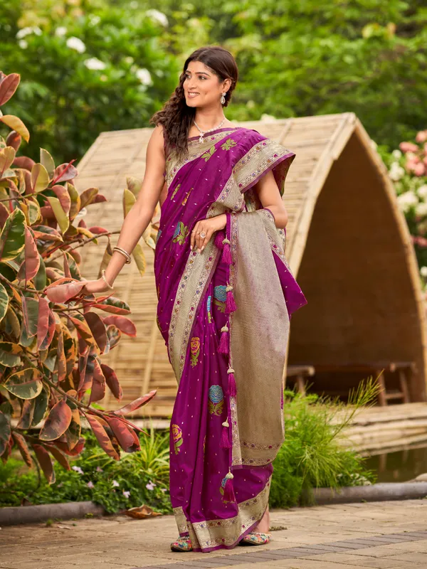 Manohari_Womens_Most_Trendy_Banarasi_Satin_Silk_Woven_Magenta_Colorful_Flower_Pattern_Saree_With_Heavy_Jacquard_Work_Saree_With_Blouse_Piece