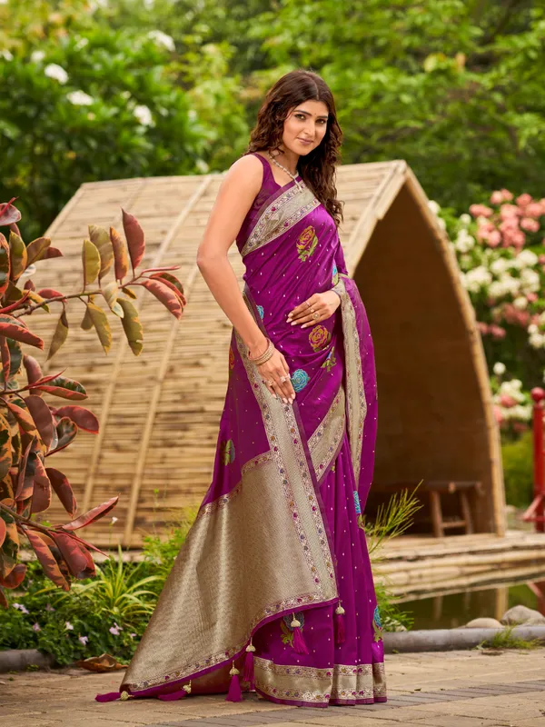 Manohari_Womens_Most_Trendy_Banarasi_Satin_Silk_Woven_Magenta_Colorful_Flower_Pattern_Saree_With_Heavy_Jacquard_Work_Saree_With_Blouse_Piece