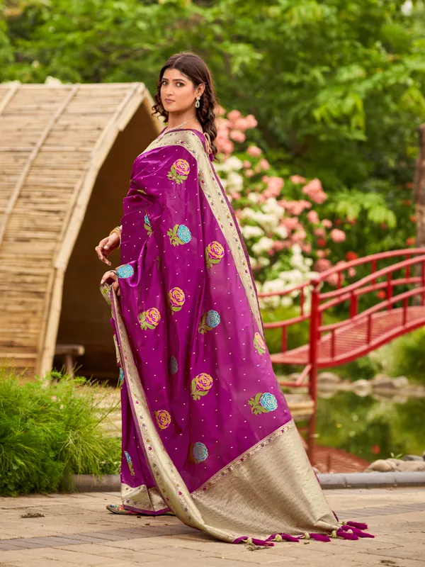 Manohari_Womens_Most_Trendy_Banarasi_Satin_Silk_Woven_Magenta_Colorful_Flower_Pattern_Saree_With_Heavy_Jacquard_Work_Saree_With_Blouse_Piece