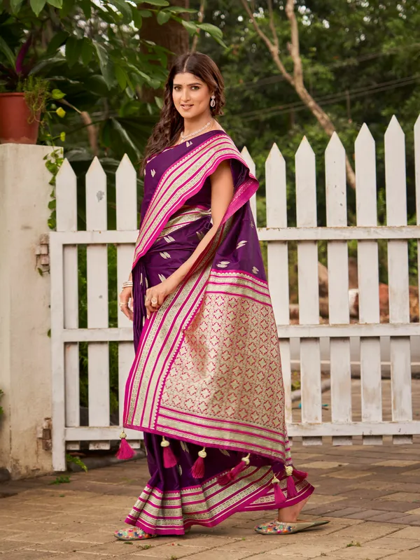 Manohari_Womens_Most_Trendy_Banarasi_Satin_Silk_Woven_Magenta_Flower_Pattern_Saree_With_Heavy_Jacquard_Work_Saree_With_Blouse_Piece