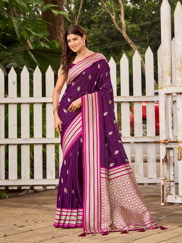 Manohari_Womens_Most_Trendy_Banarasi_Satin_Silk_Woven_Magenta_Flower_Pattern_Saree_With_Heavy_Jacquard_Work_Saree_With_Blouse_Piece