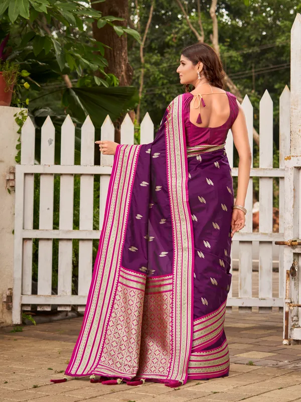 Manohari_Womens_Most_Trendy_Banarasi_Satin_Silk_Woven_Magenta_Flower_Pattern_Saree_With_Heavy_Jacquard_Work_Saree_With_Blouse_Piece