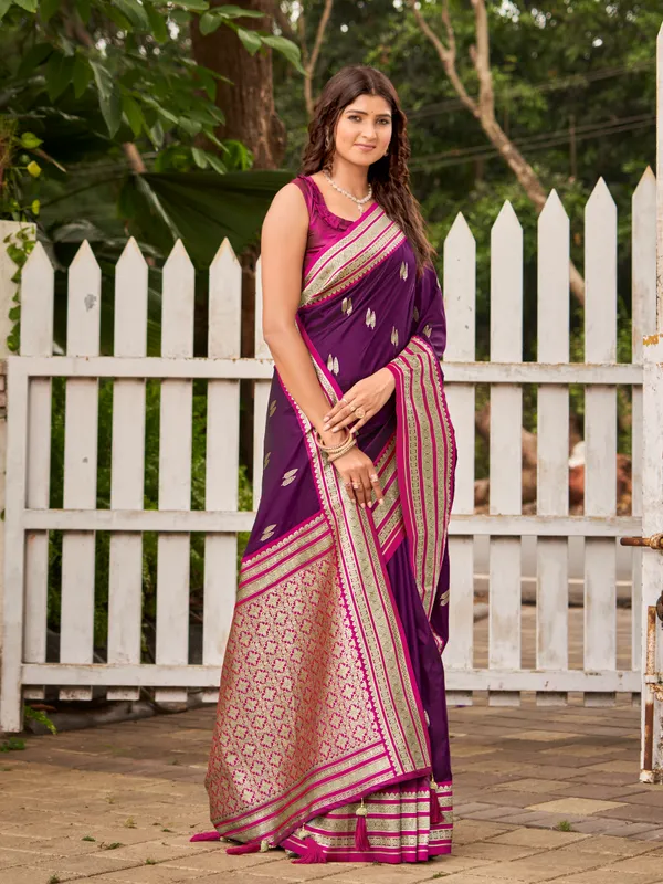 Manohari_Womens_Most_Trendy_Banarasi_Satin_Silk_Woven_Magenta_Flower_Pattern_Saree_With_Heavy_Jacquard_Work_Saree_With_Blouse_Piece