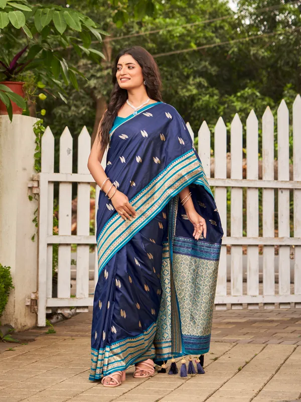 Manohari_Womens_Most_Trendy_Banarasi_Satin_Silk_Woven_Navy_Blue_Flower_Pattern_Saree_With_Heavy_Jacquard_Work_Saree_With_Blouse_Piece