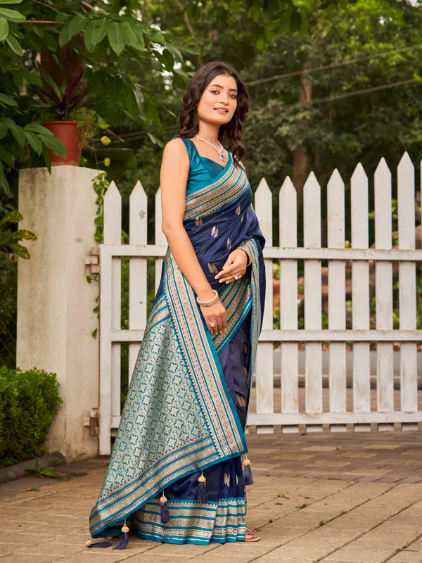 Manohari_Womens_Most_Trendy_Banarasi_Satin_Silk_Woven_Navy_Blue_Flower_Pattern_Saree_With_Heavy_Jacquard_Work_Saree_With_Blouse_Piece
