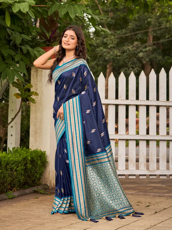 Manohari_Womens_Most_Trendy_Banarasi_Satin_Silk_Woven_Navy_Blue_Flower_Pattern_Saree_With_Heavy_Jacquard_Work_Saree_With_Blouse_Piece