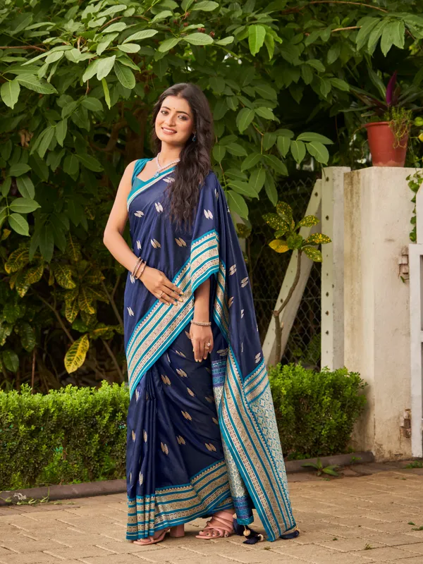 Manohari_Womens_Most_Trendy_Banarasi_Satin_Silk_Woven_Navy_Blue_Flower_Pattern_Saree_With_Heavy_Jacquard_Work_Saree_With_Blouse_Piece