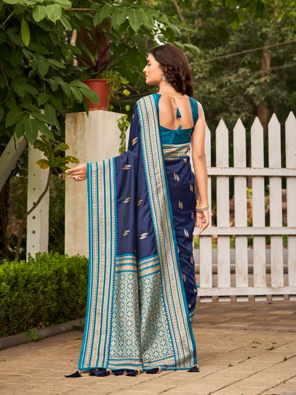 Manohari_Womens_Most_Trendy_Banarasi_Satin_Silk_Woven_Navy_Blue_Flower_Pattern_Saree_With_Heavy_Jacquard_Work_Saree_With_Blouse_Piece