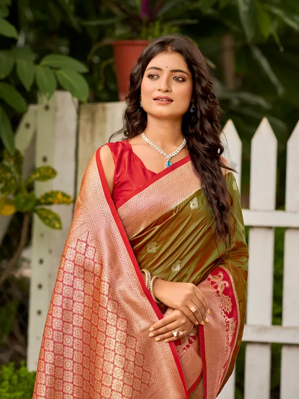 Manohari_Womens_Most_Trendy_Banarasi_Satin_Silk_Woven_Olive_Green_Animal_Design_Pattern_Pattern_Saree_With_Heavy_Jacquard_Work_Saree_With_Blouse_Piece