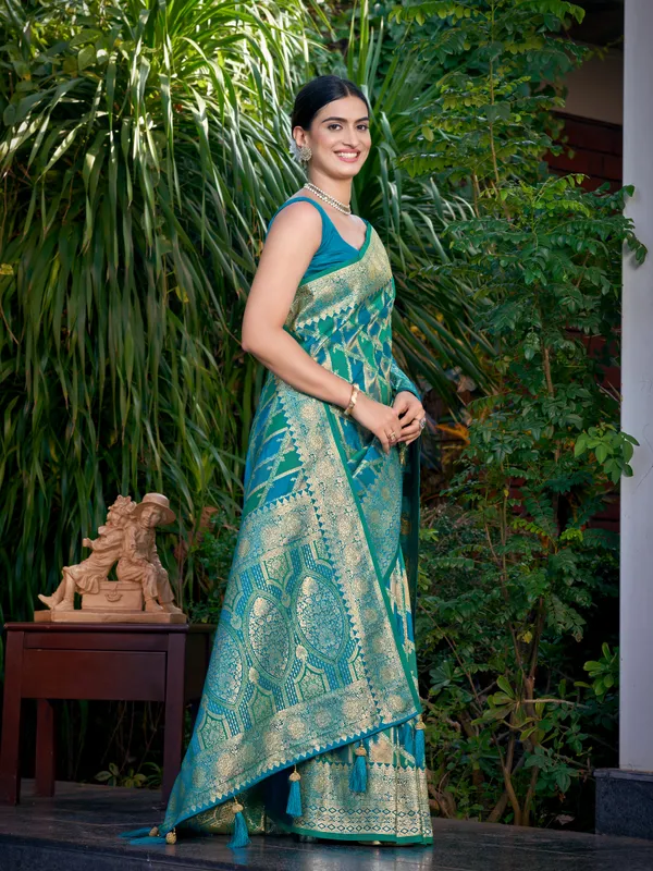 Manohari_Womens_Most_Trendy_Banarasi_Satin_Silk_Woven_Turquiose_Blue_Saree_With_Heavy_Jacquard_Work_Saree_With_Blouse_Piece