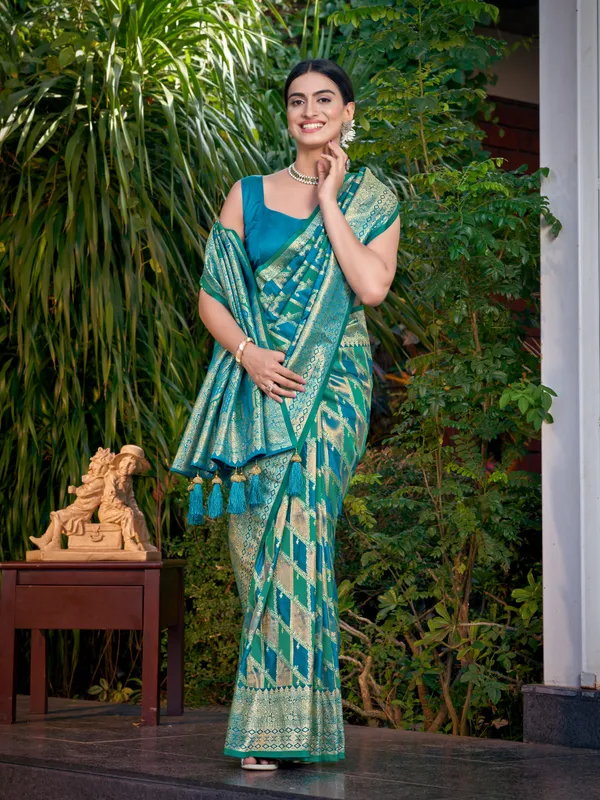 Manohari_Womens_Most_Trendy_Banarasi_Satin_Silk_Woven_Turquiose_Blue_Saree_With_Heavy_Jacquard_Work_Saree_With_Blouse_Piece