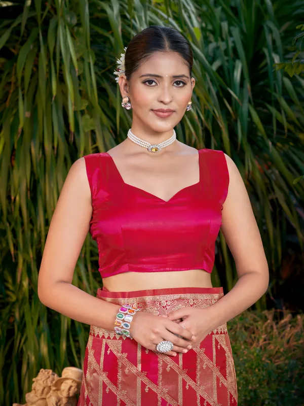 Manohari_Womens_Most_Trendy_Banarasi_Satin_Silk_Woven_Dark_Pink_Saree_With_Heavy_Jacquard_Work_Saree_With_Blouse_Piece