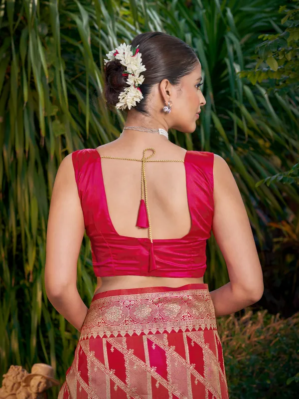 Manohari_Womens_Most_Trendy_Banarasi_Satin_Silk_Woven_Dark_Pink_Saree_With_Heavy_Jacquard_Work_Saree_With_Blouse_Piece