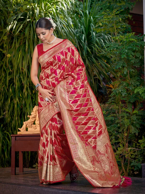 Manohari_Womens_Most_Trendy_Banarasi_Satin_Silk_Woven_Dark_Pink_Saree_With_Heavy_Jacquard_Work_Saree_With_Blouse_Piece