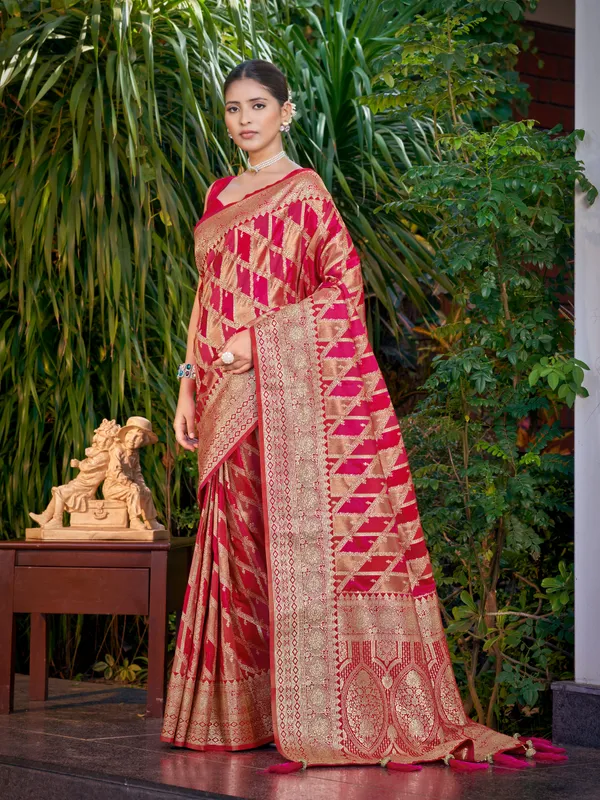 Manohari_Womens_Most_Trendy_Banarasi_Satin_Silk_Woven_Dark_Pink_Saree_With_Heavy_Jacquard_Work_Saree_With_Blouse_Piece