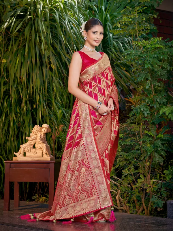 Manohari_Womens_Most_Trendy_Banarasi_Satin_Silk_Woven_Dark_Pink_Saree_With_Heavy_Jacquard_Work_Saree_With_Blouse_Piece