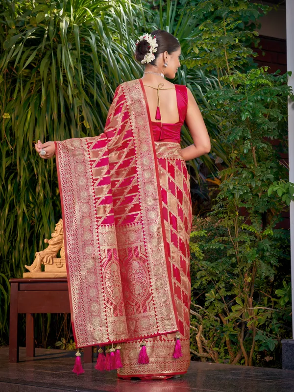 Manohari_Womens_Most_Trendy_Banarasi_Satin_Silk_Woven_Dark_Pink_Saree_With_Heavy_Jacquard_Work_Saree_With_Blouse_Piece