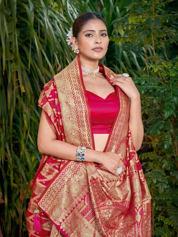 Manohari_Womens_Most_Trendy_Banarasi_Satin_Silk_Woven_Dark_Pink_Saree_With_Heavy_Jacquard_Work_Saree_With_Blouse_Piece
