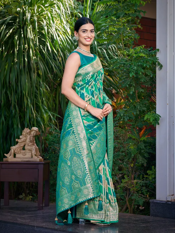 Manohari_Womens_Most_Trendy_Banarasi_Satin_Silk_Woven_Aqua_Green_Saree_With_Heavy_Jacquard_Work_Saree_With_Blouse_Piece