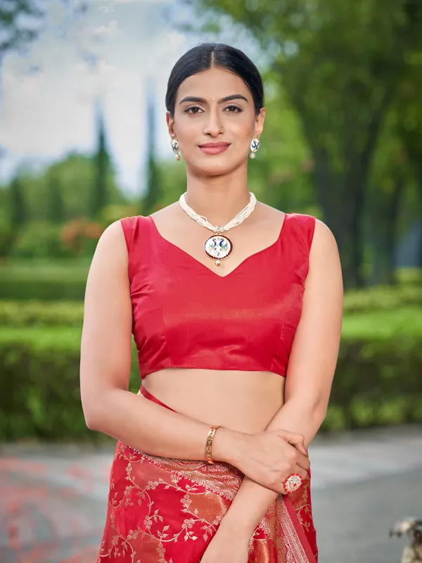 Manohari_Womens_Most_Trendy_Banarasi_Satin_Silk_Woven_Vibrant_Red_Saree_With_Heavy_Jacquard_Work_Saree_With_Blouse_Piece