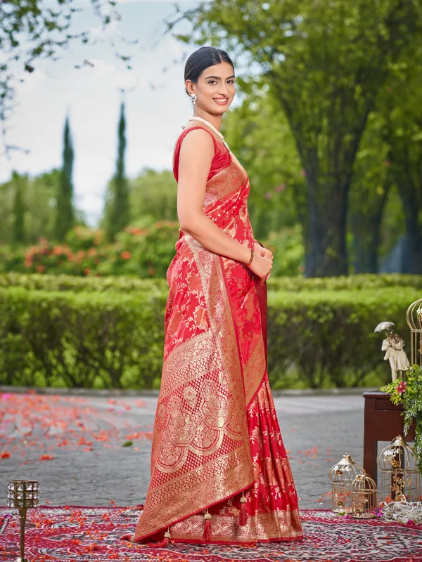 Manohari_Womens_Most_Trendy_Banarasi_Satin_Silk_Woven_Vibrant_Red_Saree_With_Heavy_Jacquard_Work_Saree_With_Blouse_Piece