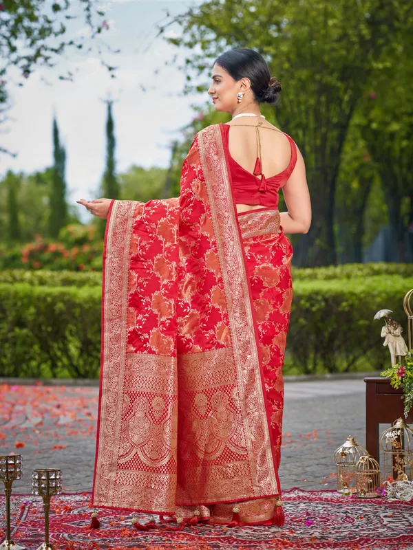 Manohari_Womens_Most_Trendy_Banarasi_Satin_Silk_Woven_Vibrant_Red_Saree_With_Heavy_Jacquard_Work_Saree_With_Blouse_Piece