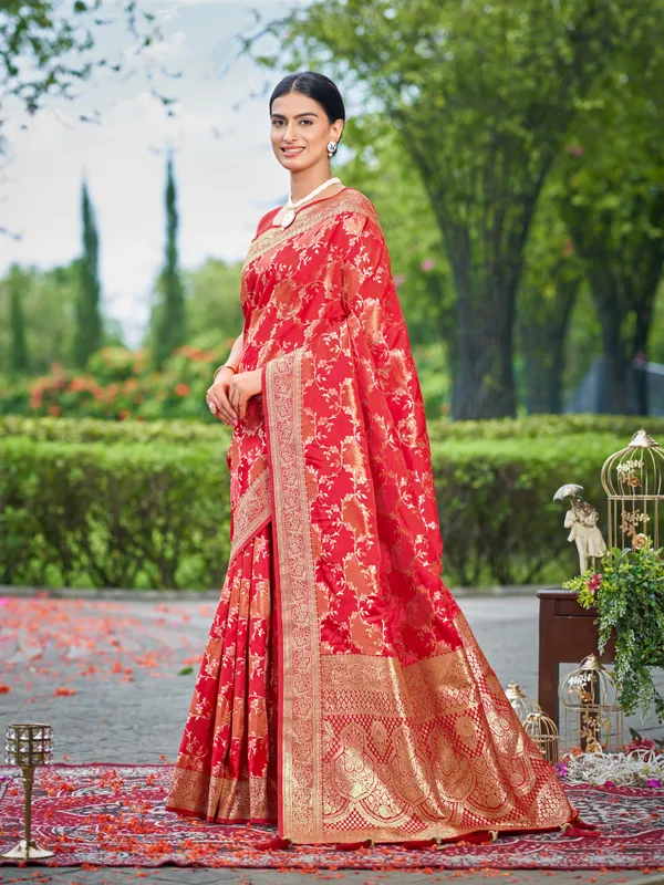 Manohari_Womens_Most_Trendy_Banarasi_Satin_Silk_Woven_Vibrant_Red_Saree_With_Heavy_Jacquard_Work_Saree_With_Blouse_Piece