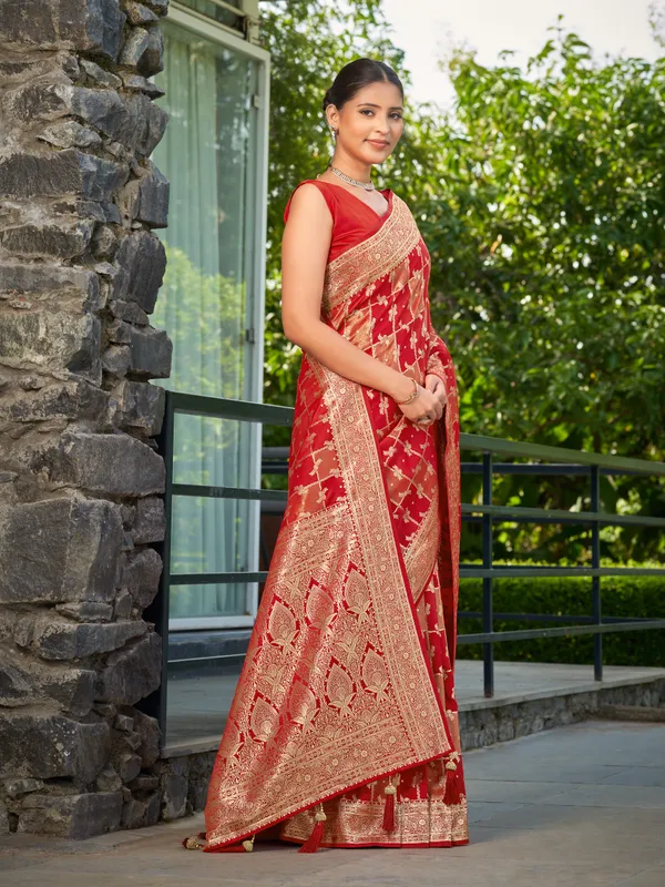 Manohari_Womens_Most_Trendy_Banarasi_Satin_Silk_Woven_Vibrant_Red_Saree_With_Heavy_Jacquard_Work_Saree_With_Blouse_Piece