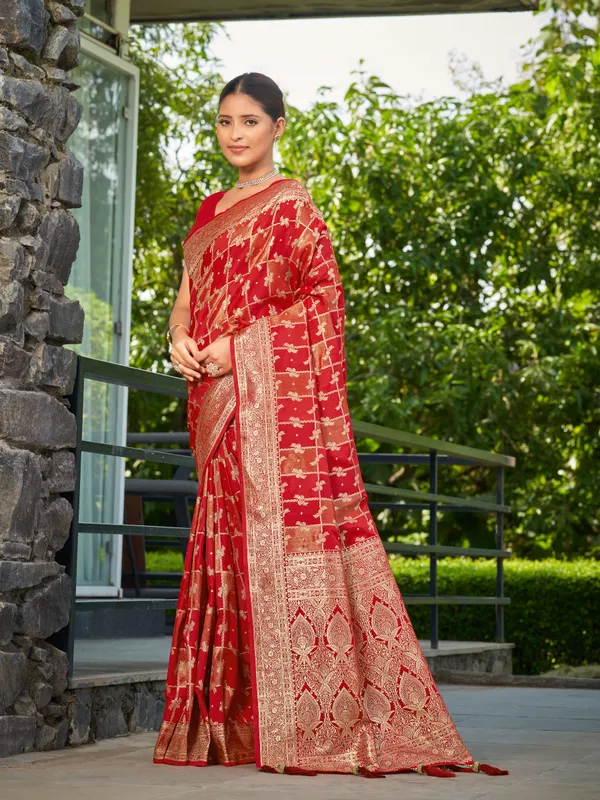 Manohari_Womens_Most_Trendy_Banarasi_Satin_Silk_Woven_Vibrant_Red_Saree_With_Heavy_Jacquard_Work_Saree_With_Blouse_Piece