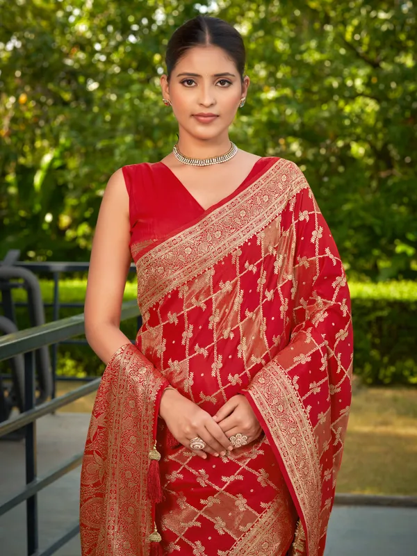 Manohari_Womens_Most_Trendy_Banarasi_Satin_Silk_Woven_Vibrant_Red_Saree_With_Heavy_Jacquard_Work_Saree_With_Blouse_Piece